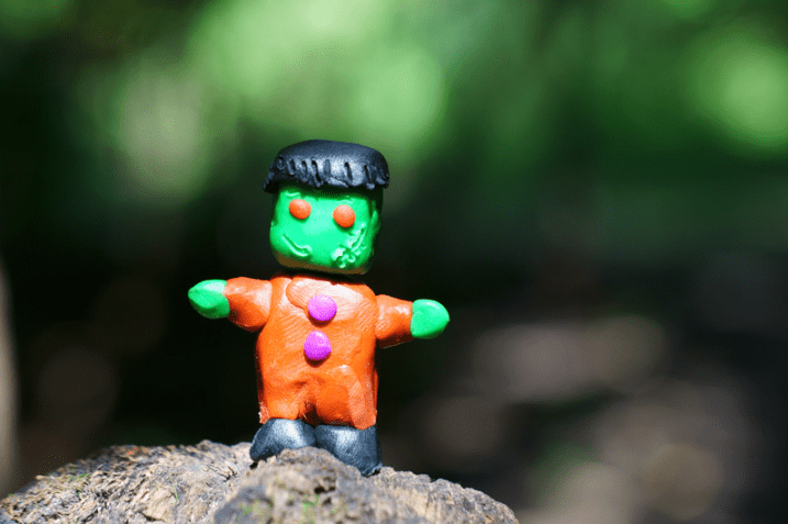Una figura de plastilina del monstruo de Frankenstein.