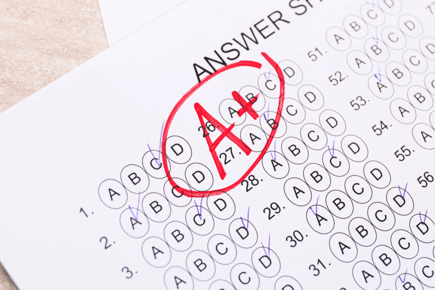 Un examen de respuesta múltiple con un A+ de nota.